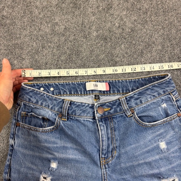 CABI Women’s Denim 100% bf Jeans Distressed Style 4152 size: 4 - Picture 7 of 9